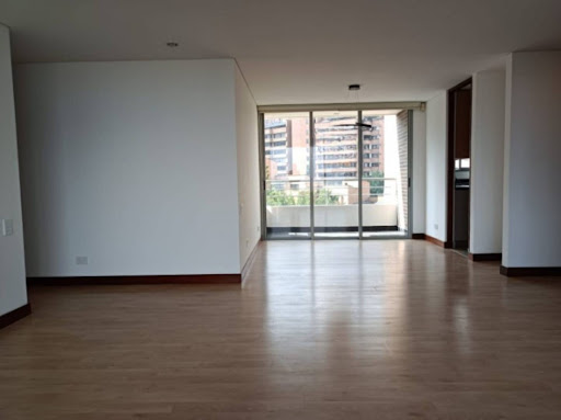 Apartamento en arriendo en Loma De Los Gonzalez, Medellín · foto 2 de 24