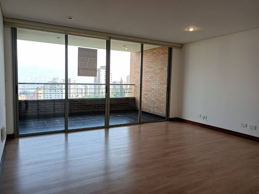 Apartamento en arriendo en Loma De Los Gonzalez, Medellín · foto 3 de 24