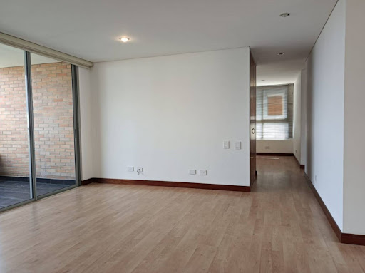 Apartamento en arriendo en Loma De Los Gonzalez, Medellín · foto 4 de 24