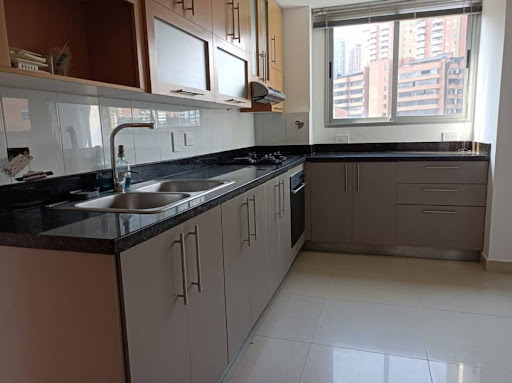 Apartamento en arriendo en Loma De Los Gonzalez, Medellín · foto 5 de 24