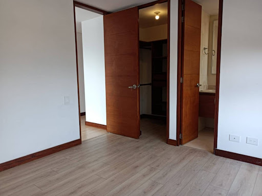 Apartamento en arriendo en Loma De Los Gonzalez, Medellín · foto 9 de 24