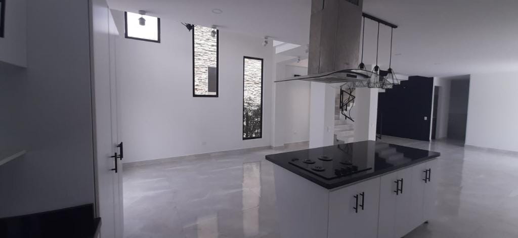 Casa de 4 alcobas en venta en Loma Linda, Itagüí, 300 m² · foto 4 de 10