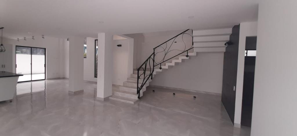 Casa de 4 alcobas en venta en Loma Linda, Itagüí, 300 m² · foto 5 de 10