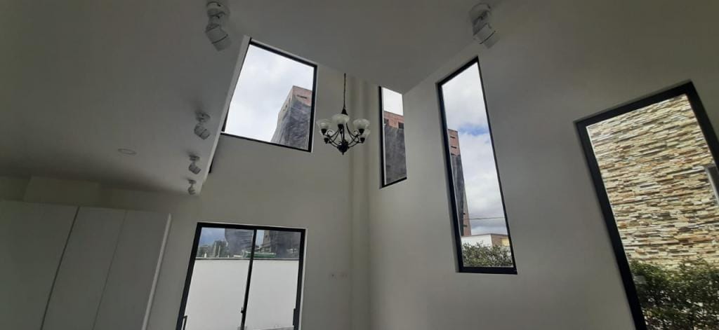 Casa de 4 alcobas en venta en Loma Linda, Itagüí, 300 m² · foto 7 de 10