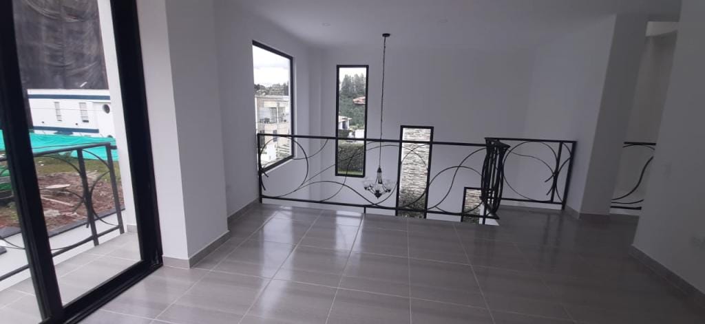 Casa de 4 alcobas en venta en Loma Linda, Itagüí, 300 m² · foto 8 de 10