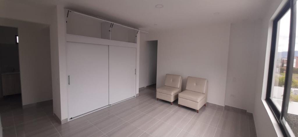 Casa de 4 alcobas en venta en Loma Linda, Itagüí, 300 m² · foto 10 de 10