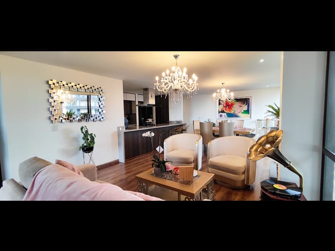 Apartamento de 5 alcobas en venta en La Felicidad, Bogotá, 279 m² · foto 3 de 24