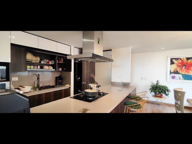 Apartamento de 5 alcobas en venta en La Felicidad, Bogotá, 279 m² · foto 4 de 24