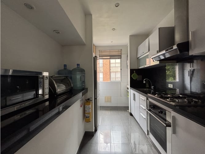 Apartamento de 3 alcobas en venta en San Patricio, Bogotá, 204 m² · foto 2 de 24