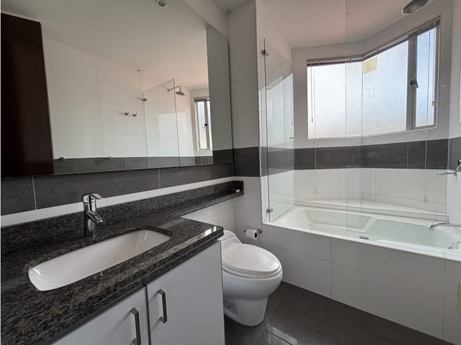 Apartamento de 3 alcobas en venta en San Patricio, Bogotá, 204 m² · foto 12 de 24