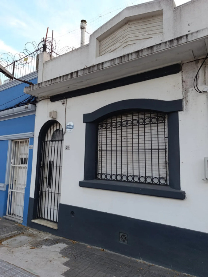 Alquiler Casa Al Frente De 1 Dormitorio Sin Gastos Comunes En Tres Cruces · Foto 10