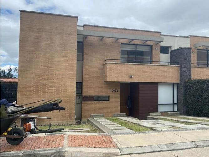 Casa de 3 alcobas en venta en Chuntame, Cajicá, 146 m² · foto 2 de 24