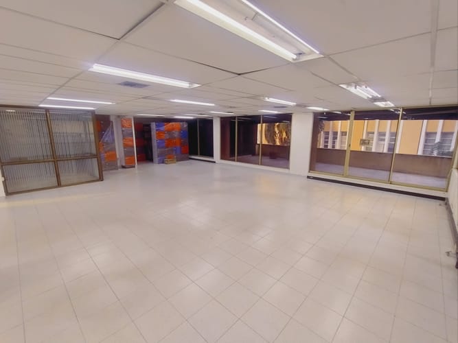Oficina en arriendo en San Pedro, Cali, 330 m² · foto 3 de 24