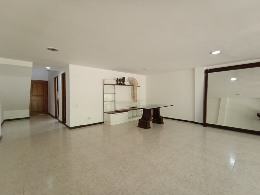 4BR House in Camino Verde (187 m²) - 2