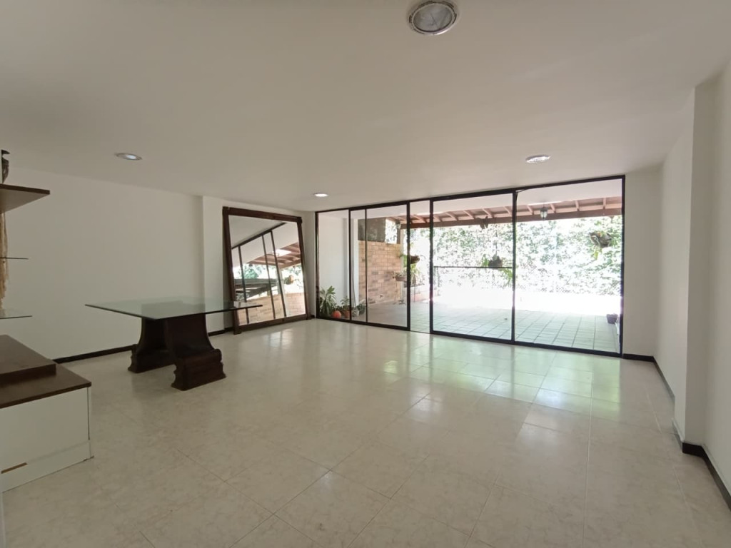 4BR House in Camino Verde (187 m²) - 3