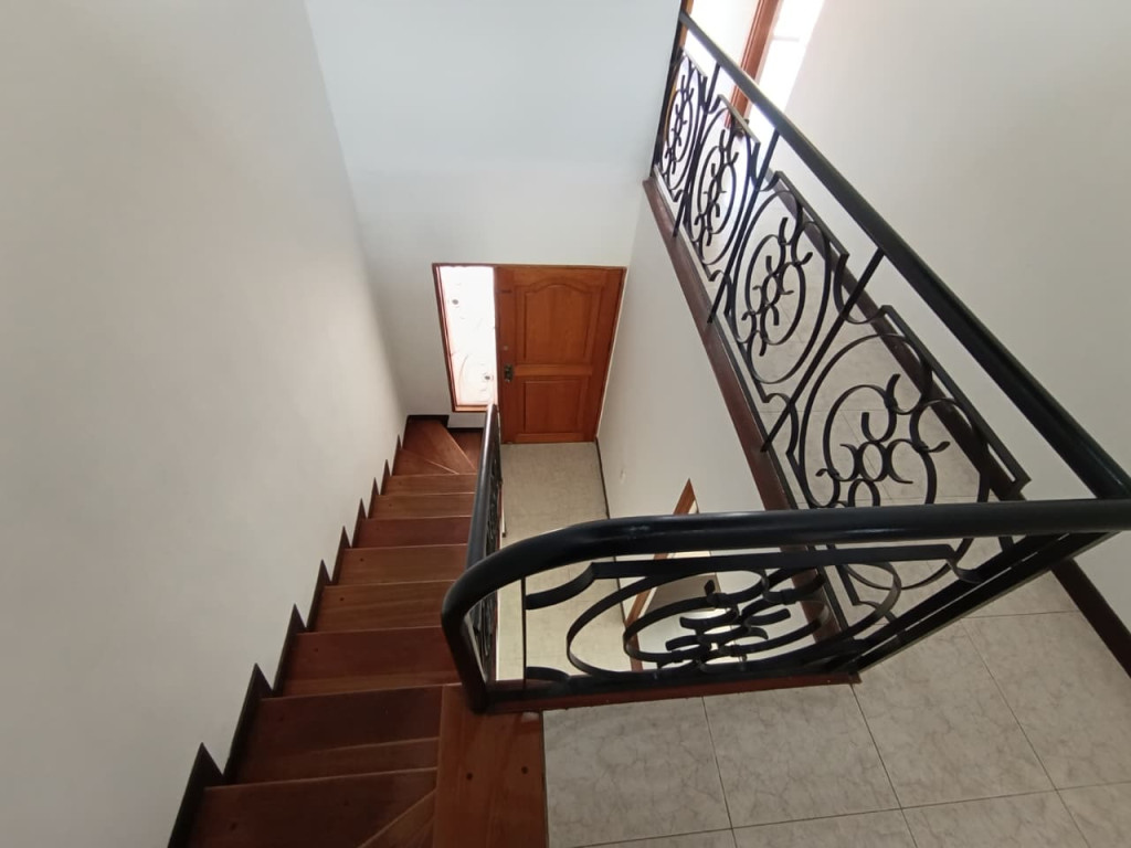 4BR House in Camino Verde (187 m²) - 4
