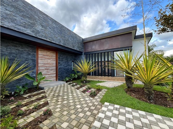 Casa de 3 alcobas en venta en Cabeceras De Llanogrande, Rionegro, 476 m² · foto 2 de 22