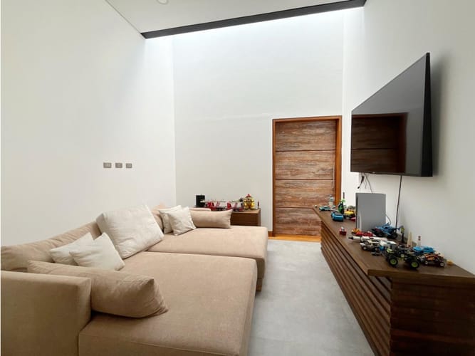 Casa de 3 alcobas en venta en Cabeceras De Llanogrande, Rionegro, 476 m² · foto 8 de 22