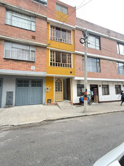 Casa de 3 alcobas en venta en Centenario, Bogotá, 144 m² · foto 3 de 22