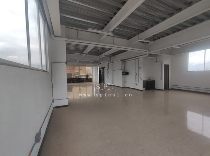 Bodega en arriendo en Perpetuo Socorro, Medellín, 170 m² · foto 4 de 12