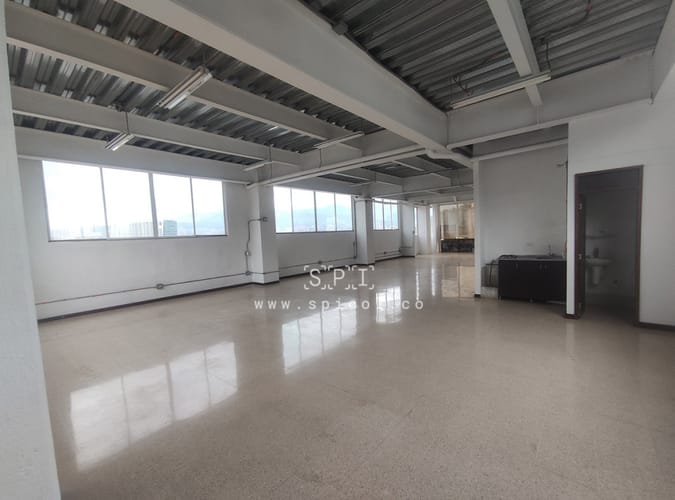 Bodega en arriendo en Perpetuo Socorro, Medellín, 170 m² · foto 6 de 12