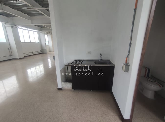 Bodega en arriendo en Perpetuo Socorro, Medellín, 170 m² · foto 7 de 12