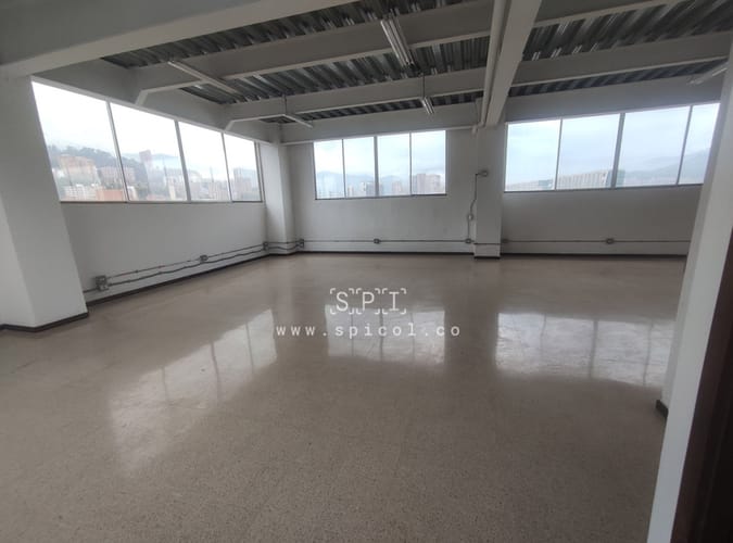 Bodega en arriendo en Perpetuo Socorro, Medellín, 170 m² · foto 9 de 12