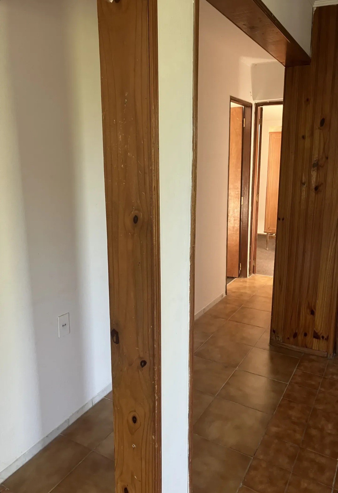 Exclusivo Apartamento Tipo Casa de 3 Dormitorios con Cochera, Ubicación Privilegiada en Camino Carrasco y Salerno. · Foto 9