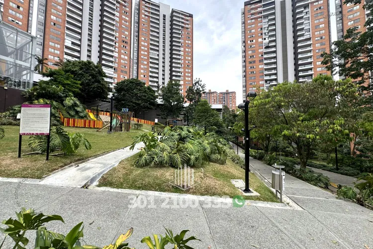 Apartamento de 3 alcobas en arriendo en Loma De Los Bernal, Medellín, 87 m² · foto 18 de 24