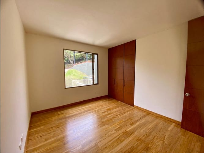 Casa de 3 alcobas en venta en Yerbabuena, Cajicá, 284 m² · foto 3 de 8