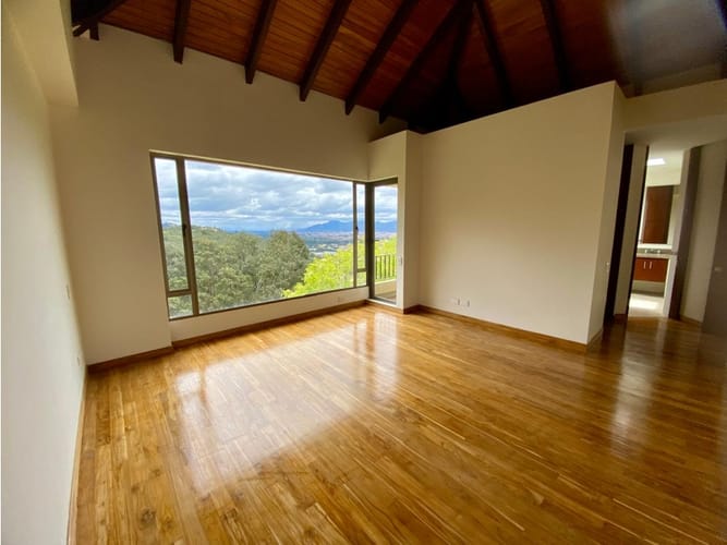 Casa de 3 alcobas en venta en Yerbabuena, Cajicá, 284 m² · foto 4 de 8