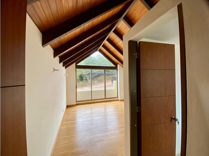 Casa de 3 alcobas en venta en Yerbabuena, Cajicá, 284 m² · foto 5 de 8