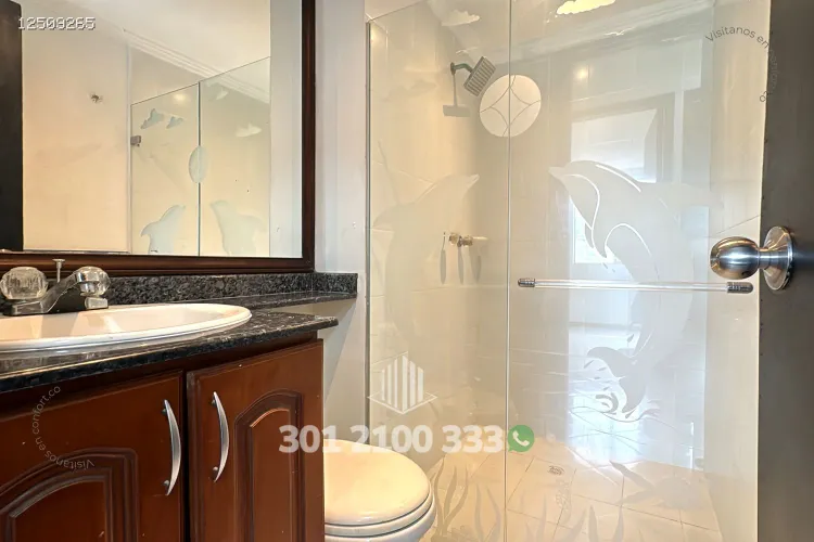 Apartamento de 3 alcobas en arriendo en Loma De Los Bernal, Medellín, 140 m² · foto 12 de 24