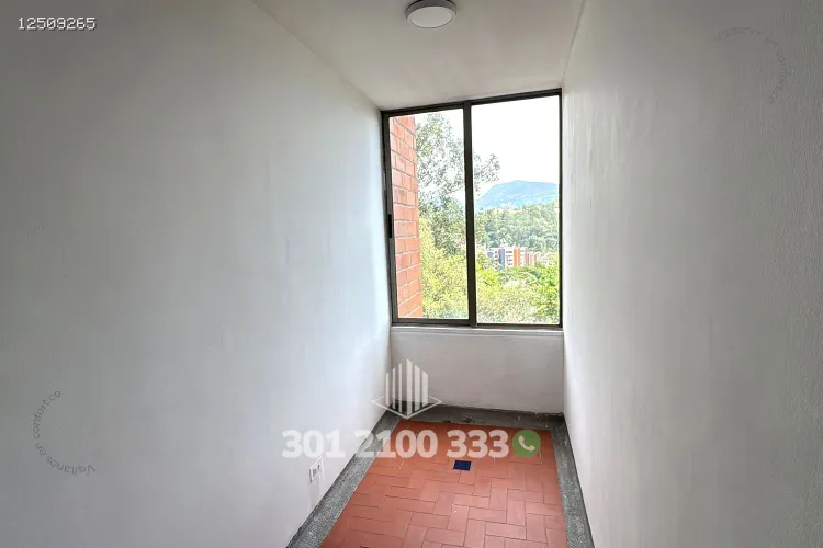 Apartamento de 3 alcobas en arriendo en Loma De Los Bernal, Medellín, 140 m² · foto 16 de 24