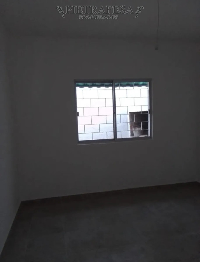Apartamento en alquiler, 2 dormitorios, 1 baño, patio con parrillero. Sin gastos comunes. Buceo. · Foto 4