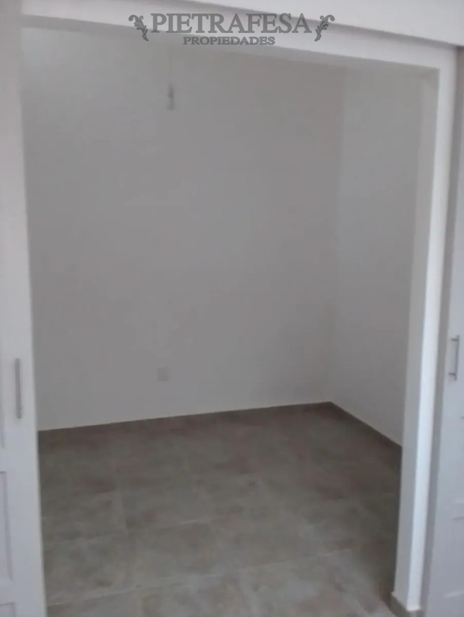 Apartamento en alquiler, 2 dormitorios, 1 baño, patio con parrillero. Sin gastos comunes. Buceo. · Foto 5