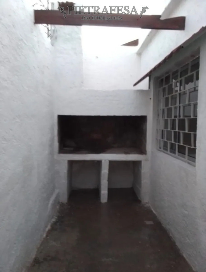 Apartamento en alquiler, 2 dormitorios, 1 baño, patio con parrillero. Sin gastos comunes. Buceo. · Foto 7