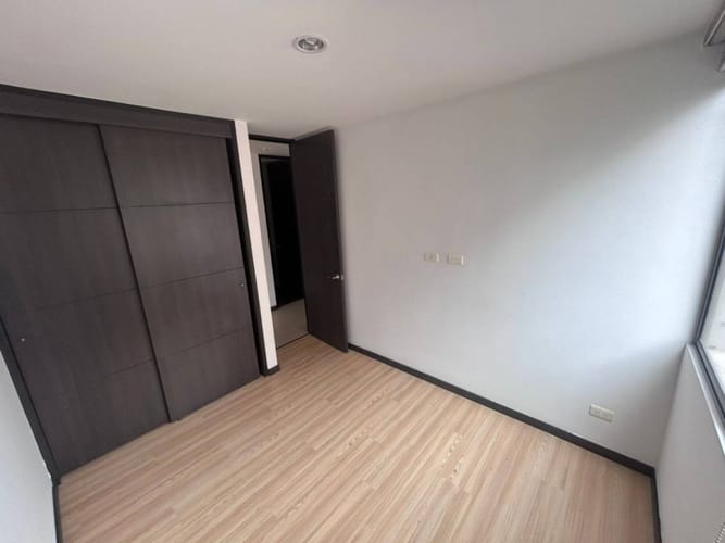 Apartamento de 3 alcobas en arriendo en Altos Del Poblado, Medellín, 87 m² · foto 2 de 11