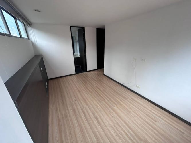 Apartamento de 3 alcobas en arriendo en Altos Del Poblado, Medellín, 87 m² · foto 3 de 11