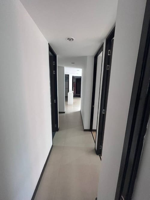 Apartamento de 3 alcobas en arriendo en Altos Del Poblado, Medellín, 87 m² · foto 4 de 11