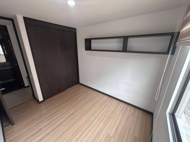 Apartamento de 3 alcobas en arriendo en Altos Del Poblado, Medellín, 87 m² · foto 5 de 11