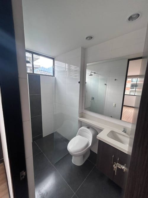 Apartamento de 3 alcobas en arriendo en Altos Del Poblado, Medellín, 87 m² · foto 7 de 11