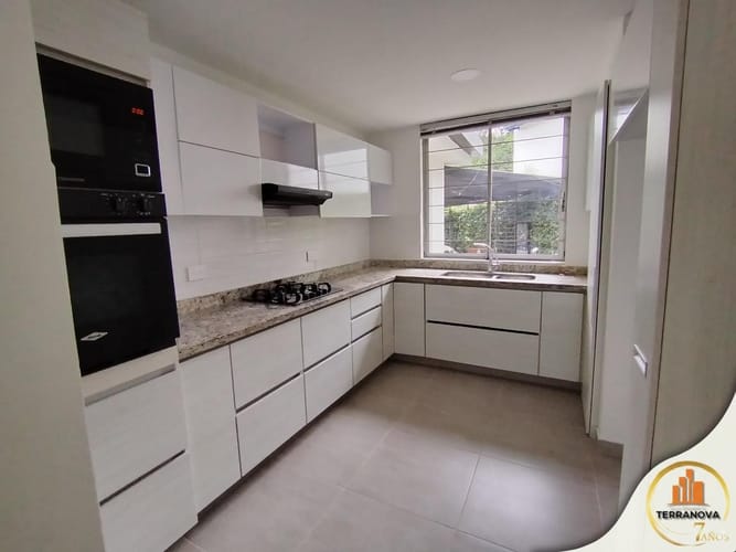Casa de 4 alcobas en arriendo en Cerro Azul Del Vergel, Ibagué, 300 m² · foto 4 de 10