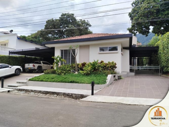 Casa de 4 alcobas en arriendo en Cerro Azul Del Vergel, Ibagué, 300 m² · foto 2 de 10