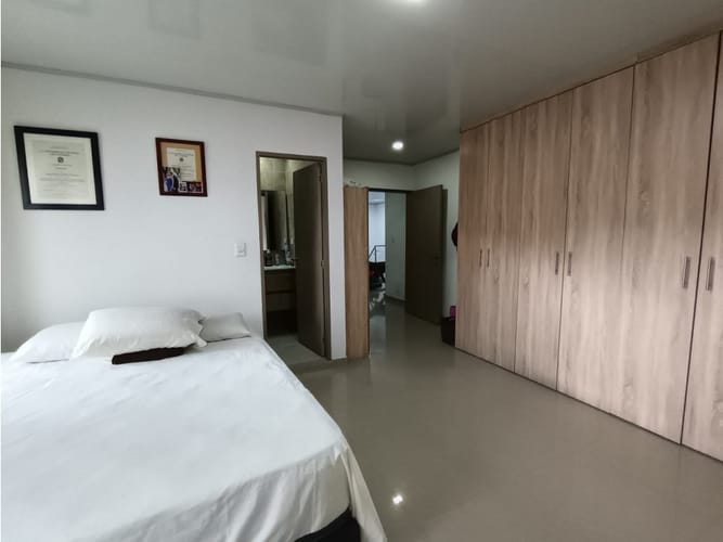 Casa de 6 alcobas en venta en Vipasa, Cali, 350 m² · foto 2 de 24