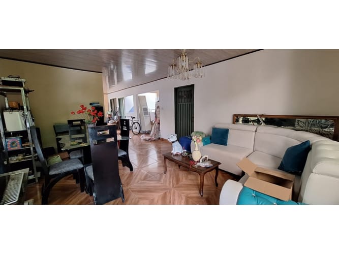 Casa de 9 alcobas en venta en Puente Del Comercio, Cali, 200 m² · foto 3 de 7