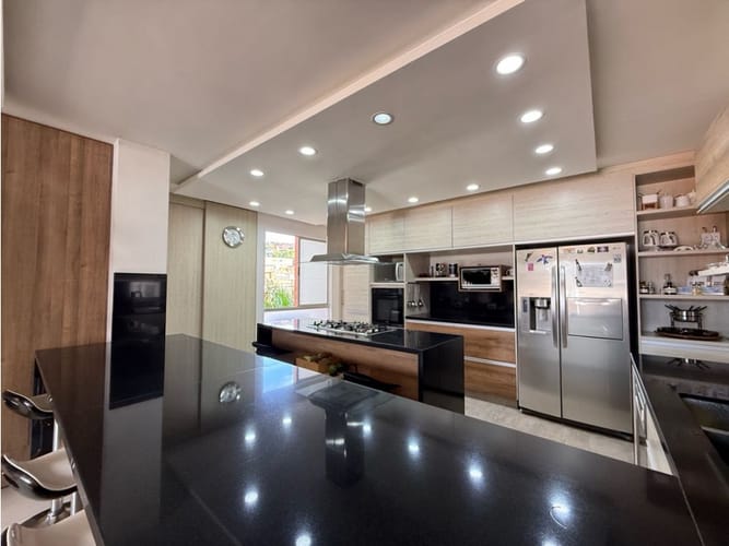 Apartamento de 6 alcobas en venta en Santa Teresita, Cali, 400 m² · foto 2 de 19