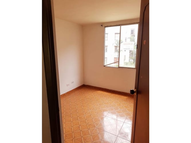 Apartamento en venta en La Alborada, Cali · foto 3 de 9