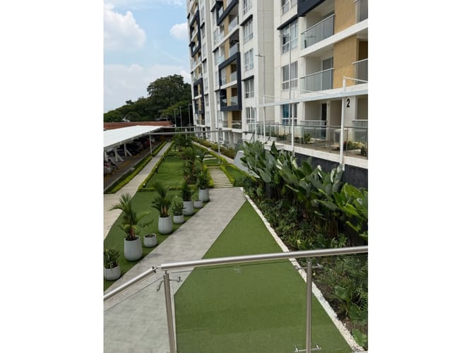 Apartamento de 2 alcobas en venta en Cristales, Cali, 93 m² · foto 7 de 24