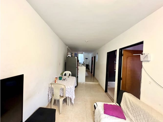 Casa de 8 alcobas en venta en Bajos Ciudad Cordoba, Cali, 180 m² · foto 3 de 6